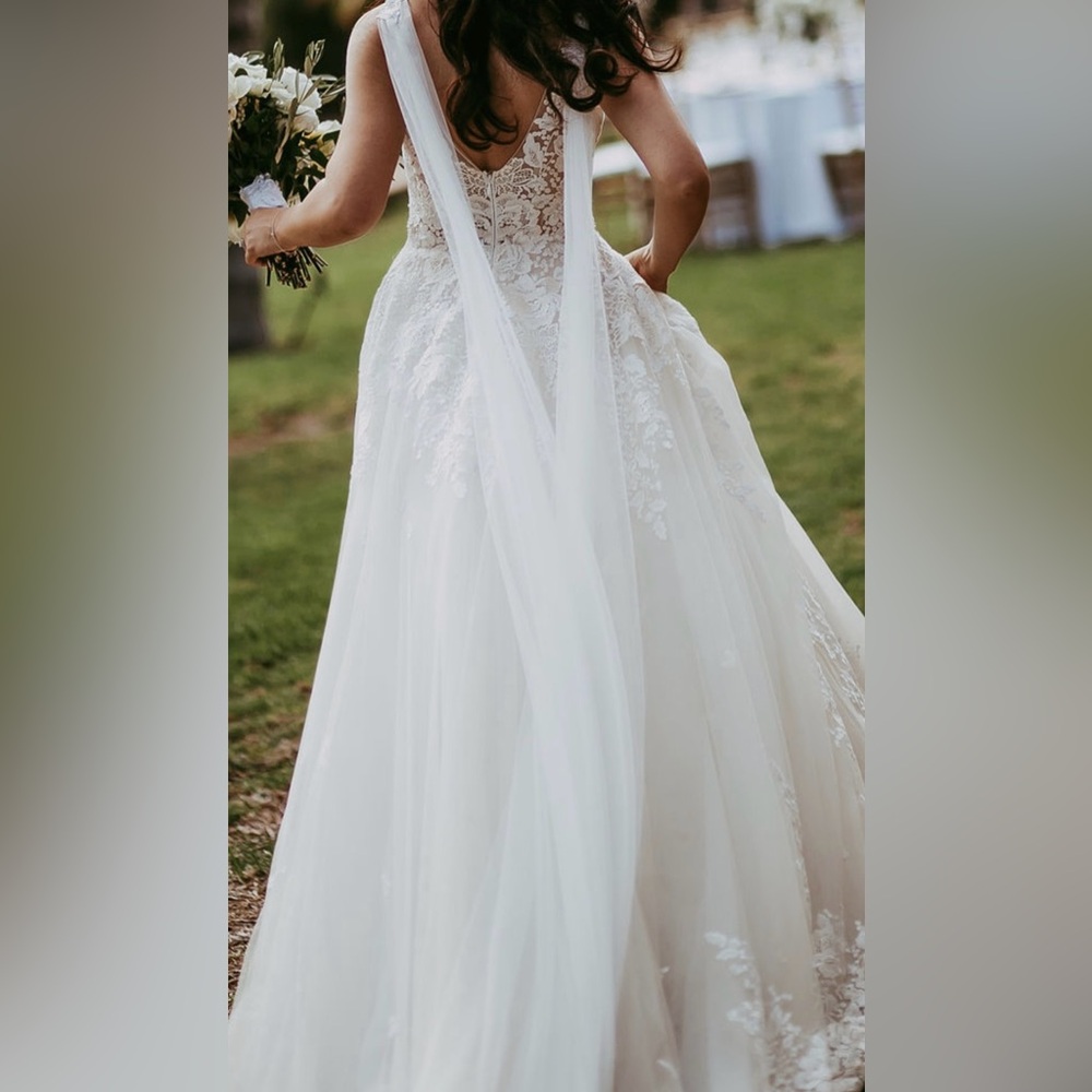 Rita Vinieris Avery beautiful wedding dress - Picture 5 of 14